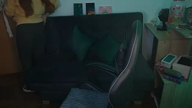 Miacatsito3 online show from November 6, 2025, 2:34 am