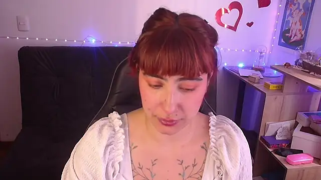 Snapshot of Miacatsito3 chatting on May 5, 2026, 5:21 pm Miacatsito3 online show from May 5, 2026, 5:21 pm