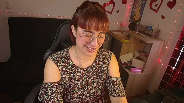 Snapshot of Miacatsito3 chatting on May 12, 2026, 10:29 pm Miacatsito3 online show from May 12, 2026, 10:29 pm