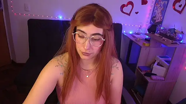 Snapshot of Miacatsito3 chatting on June 4, 2026, 3:23 am Miacatsito3 online show from June 4, 2026, 3:23 am