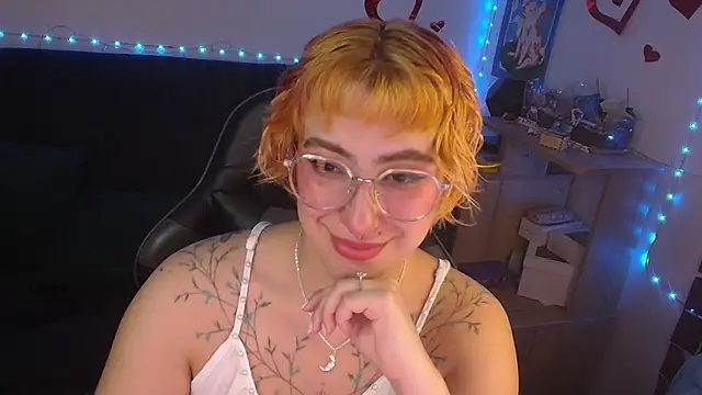 Snapshot of Miacatsito3 chatting on June 13, 2026, 4:21 am Miacatsito3 online show from June 13, 2026, 4:21 am
