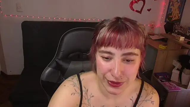 Snapshot of Miacatsito3 chatting on July 28, 2026, 8:52 pm Miacatsito3 online show from July 28, 2026, 8:52 pm