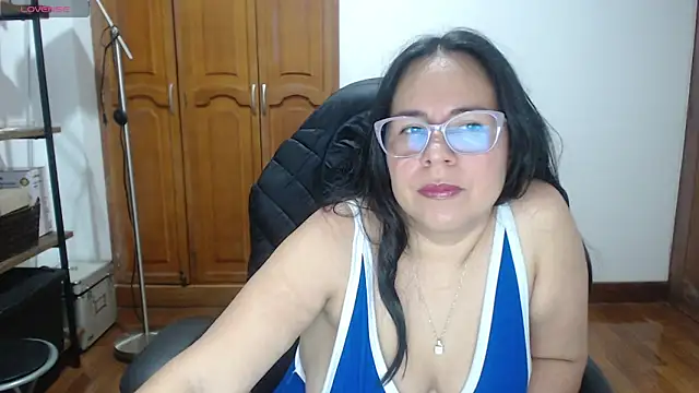 alexandraa19 online show from November 2, 2025, 4:04 am