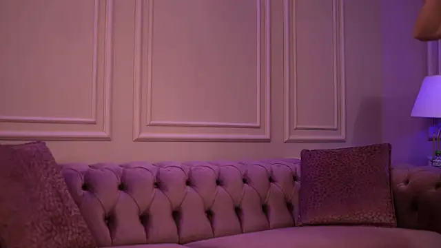 KatieHayes online show from November 2, 2025, 7:05 pm