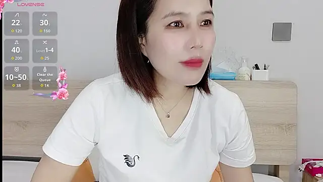 Snapshot of Miraitowa_ chatting on June 18, 2026, 4:02 am Miraitowa online show from June 18, 2026, 4:02 am