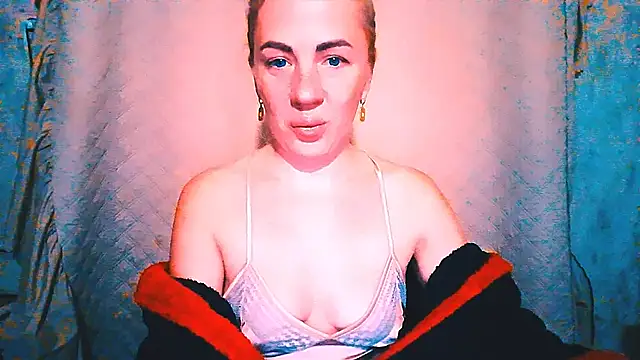 EmmaCat  online show from October 2, 2025, 5:09 pm