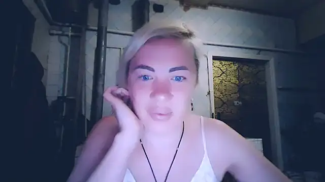 Snapshot of EmmaCat_ chatting on May 12, 2026, 2:19 am EmmaCat online show from May 12, 2026, 2:19 am