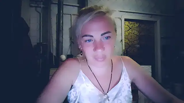 Snapshot of EmmaCat_ chatting on May 25, 2026, 6:47 pm EmmaCat online show from May 25, 2026, 6:47 pm