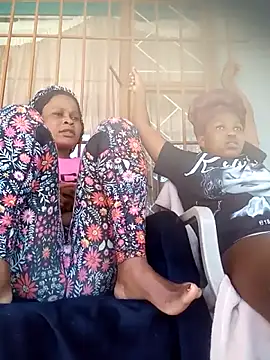 Snapshot of BlondieBitch chatting on October 28, 2025, 1:47 pm BlondieBitch online show from October 28, 2025, 1:47 pm