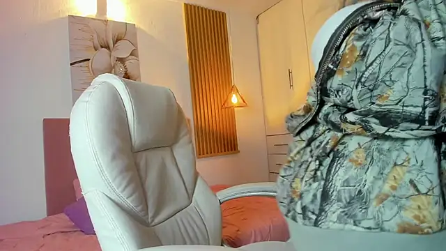 Snapshot of KoraRousee chatting on September 13, 2025, 1:00 pm KoraRousee online show from September 13, 2025, 1:00 pm