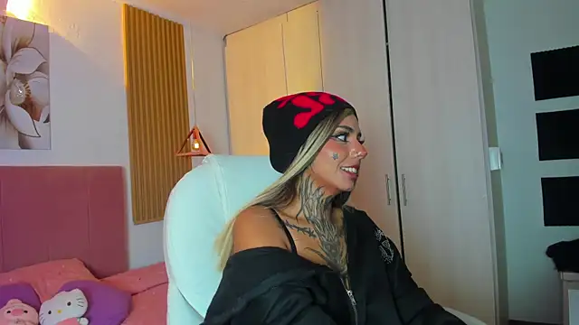 Snapshot of KoraRousee chatting on September 16, 2025, 3:13 pm KoraRousee online show from September 16, 2025, 3:13 pm