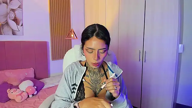 Snapshot of KoraRousee chatting on September 27, 2025, 1:05 pm KoraRousee online show from September 27, 2025, 1:05 pm