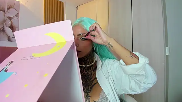 Snapshot of KoraRousee chatting on October 3, 2025, 1:19 pm KoraRousee online show from October 3, 2025, 1:19 pm