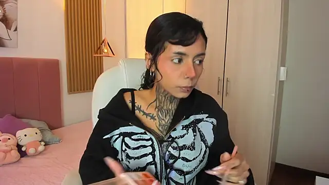 Snapshot of KoraRousee chatting on November 3, 2025, 1:23 pm KoraRousee online show from November 3, 2025, 1:23 pm