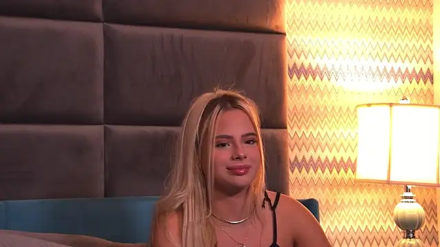 YssabelFox online show from October 7, 2025, 3:25 am