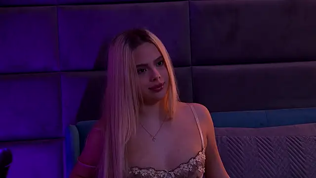 YssabelFox online show from November 16, 2025, 4:12 pm