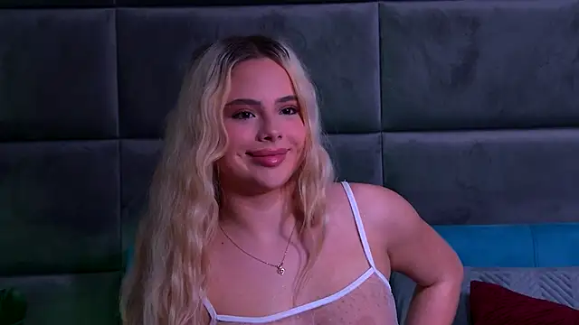 YssabelFox online show from November 22, 2025, 3:55 pm