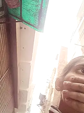 Snapshot of Saloni-Gupta chatting on December 14, 2025, 9:58 am Saloni-Gupta online show from December 14, 2025, 9:58 am