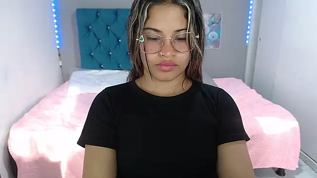 Snapshot of mia_sexgirl chatting on July 7, 2026, 12:20 pm mia sexgirl online show from July 7, 2026, 12:20 pm