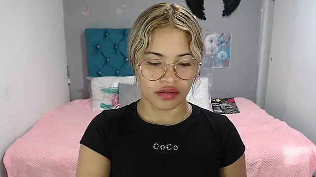 Snapshot of mia_sexgirl chatting on July 23, 2026, 12:25 pm mia sexgirl online show from July 23, 2026, 12:25 pm