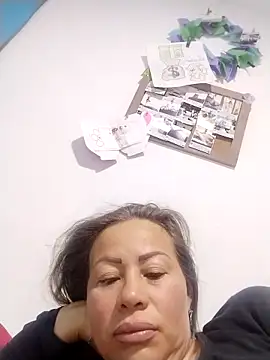 LaraCaliente online show from October 9, 2025, 10:13 am