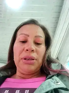 LaraCaliente online show from January 16, 2026, 6:23 pm