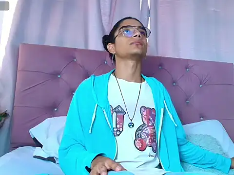 EthanBlackwoodd online show from September 23, 2025, 8:23 pm