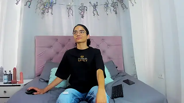 EthanBlackwoodd online show from December 15, 2025, 8:02 pm