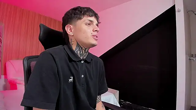 Declan-Fox online show from September 16, 2025, 3:40 am