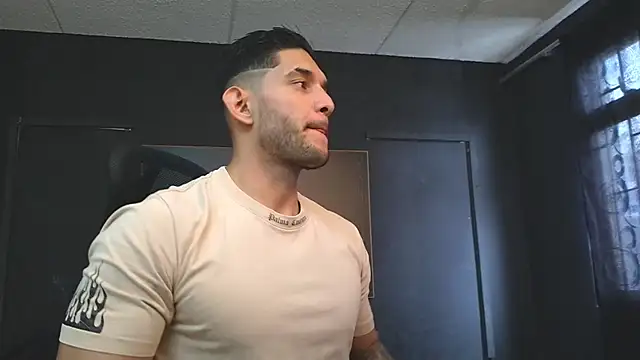 Snapshot of RichardMilleer chatting on July 25, 2026, 4:37 pm RichardMilleer online show from July 25, 2026, 4:37 pm