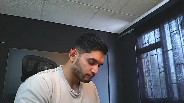 Snapshot of RichardMilleer chatting on August 5, 2026, 5:27 pm RichardMilleer online show from August 5, 2026, 5:27 pm