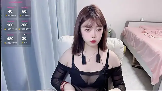 Snapshot of Lucky_Cici chatting on October 6, 2025, 1:14 am Lucky Cici online show from October 6, 2025, 1:14 am