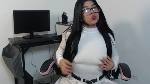 MayaScott11 online show from April 27, 2026, 7:12 pm