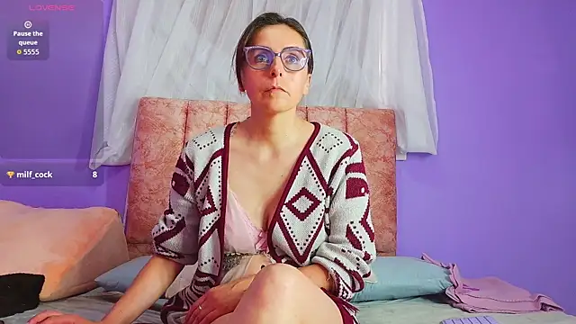 Snapshot of Ava_Raye chatting on July 4, 2026, 6:47 pm Ava Raye online show from July 4, 2026, 6:47 pm