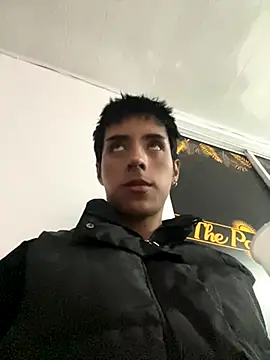 Snapshot of EstivenSallas chatting on November 18, 2025, 2:17 am EstivenSallas online show from November 18, 2025, 2:17 am