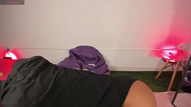 Snapshot of EstivenSallas chatting on November 26, 2025, 4:02 am EstivenSallas online show from November 26, 2025, 4:02 am