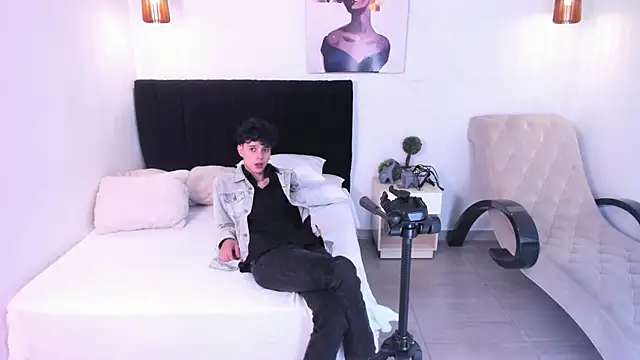  ruby red online show from September 24, 2025, 4:05 am