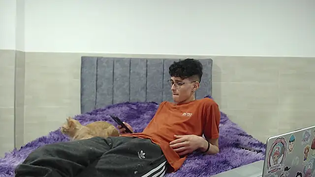  ruby red online show from November 19, 2025, 4:45 am