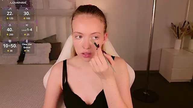 Snapshot of SallyPinkman chatting on September 21, 2025, 9:11 am SallyPinkman online show from September 21, 2025, 9:11 am