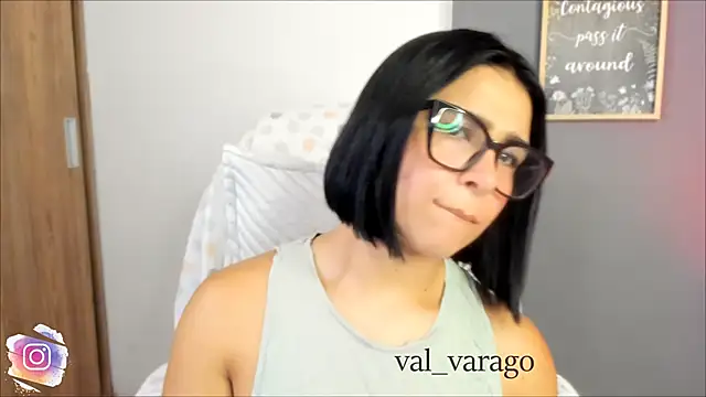 Snapshot of val_varago chatting on June 19, 2026, 1:21 am val varago online show from June 19, 2026, 1:21 am