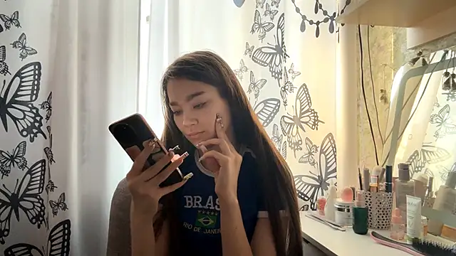 Cuteviola online show from February 3, 2026, 12:31 am