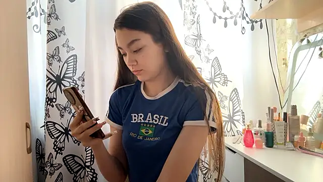 Cuteviola online show from February 4, 2026, 1:00 am