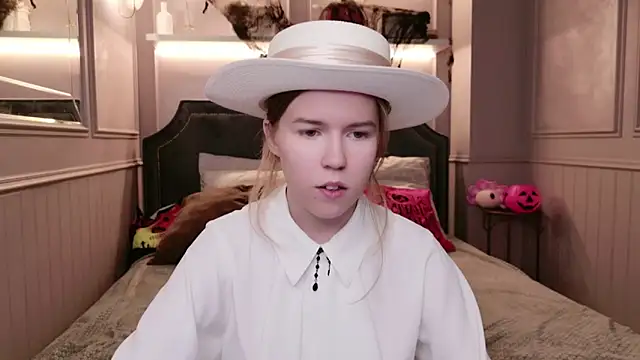 Alida Brice online show from November 3, 2025, 5:52 am