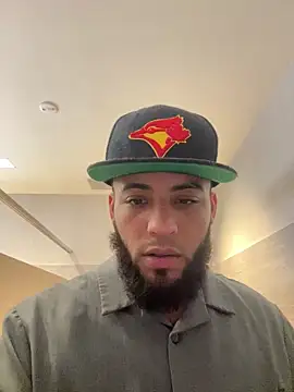 LeoPR00 online show from November 10, 2025, 11:04 pm