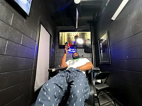 nymphoandthebeast69 online show from February 10, 2026, 6:50 am