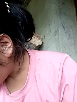 Luyen004 online show from May 3, 2026, 12:05 am