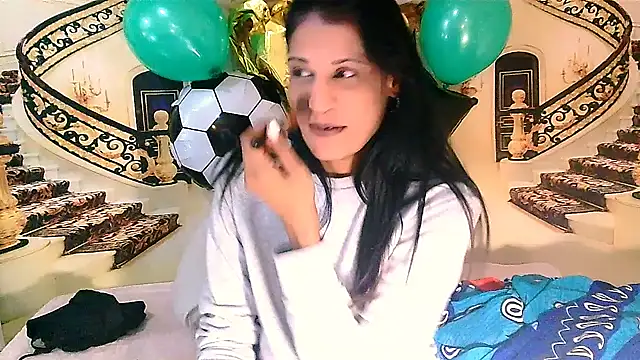 IndianSexcSmyle online show from July 18, 2026, 5:33 am