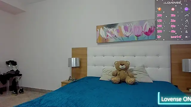 Snapshot of LovelySophie3 chatting on October 28, 2025, 4:05 am LovelySophie3 online show from October 28, 2025, 4:05 am