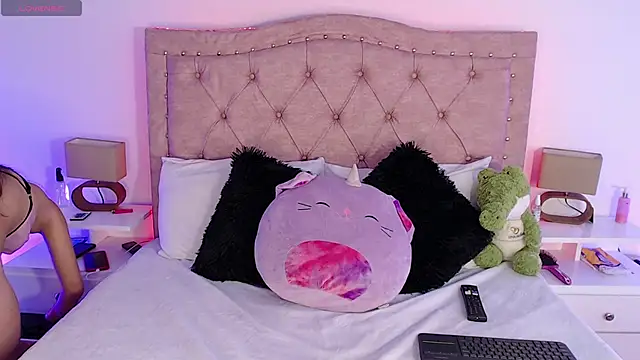 Snapshot of sweet_caandyy chatting on September 24, 2025, 10:13 pm sweet caandyy online show from September 24, 2025, 10:13 pm