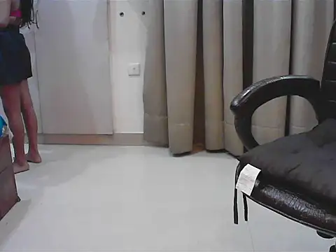 Snapshot of short_girl_ chatting on October 16, 2025, 4:30 pm short girl online show from October 16, 2025, 4:30 pm